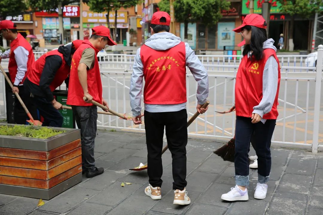 “檢察藍”化身“志愿紅”|鎮雄縣人民檢察院開展愛國衛生志愿服務活動